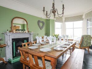 Dining - Llwyn Onn (Criccieth)