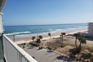 Apartment | Beach/ocean view - 613 3 Beds Luxury Beachfront Studio Ideal 4 Long Stays (Daytona Beach)