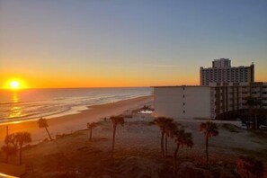 View from property - 613 3 Beds Luxury Beachfront Studio Ideal 4 Long Stays (Daytona Beach)