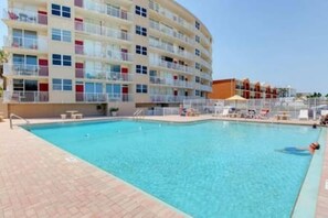 Pool - 611 3 Beds Luxury Oceanfront Studio (Daytona Beach)