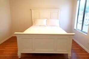 2 bedrooms - 165 White Fawn Luxury King Bed in Modern 2bdrm 2 5BA Amazing Pool (Daytona Beach)