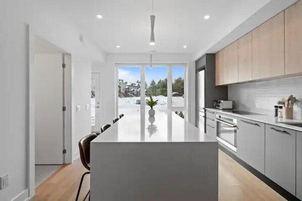 Private kitchen - Vacation villa in Muskoka Bay Resort! (Gravenhurst)