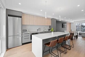 Private kitchen - Vacation villa in Muskoka Bay Resort! (Gravenhurst)