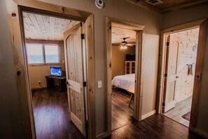 5 soverom, skrivebord, wi-fi (inkludert) og sengetøy