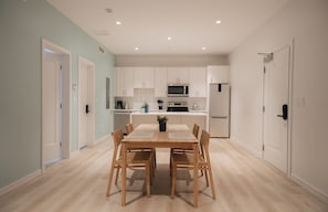 Standard Apartment, 4 Bedrooms, Kitchen | Private kitchen