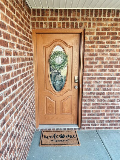 The Hanover Hideaway! Minutes from Hanover College, 5 Miles to Downtown Madison!