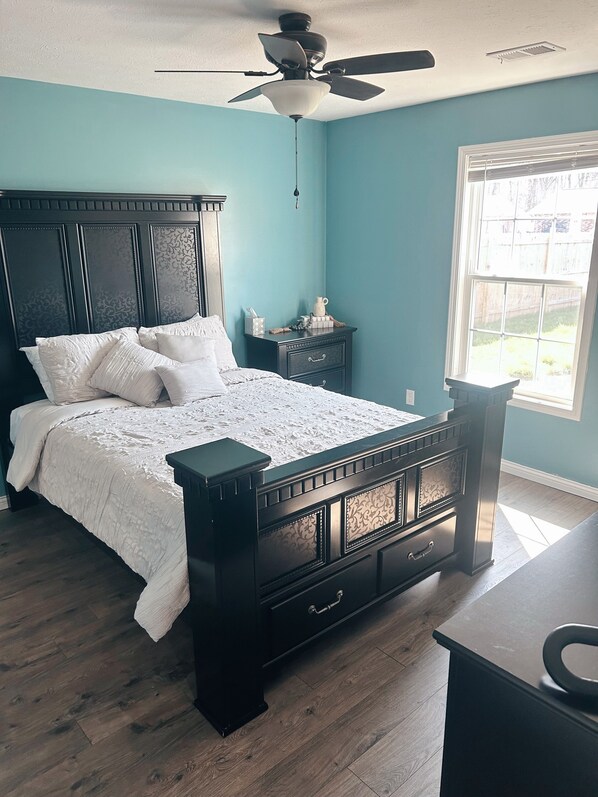 3 bedrooms, in-room safe, free WiFi, bed sheets