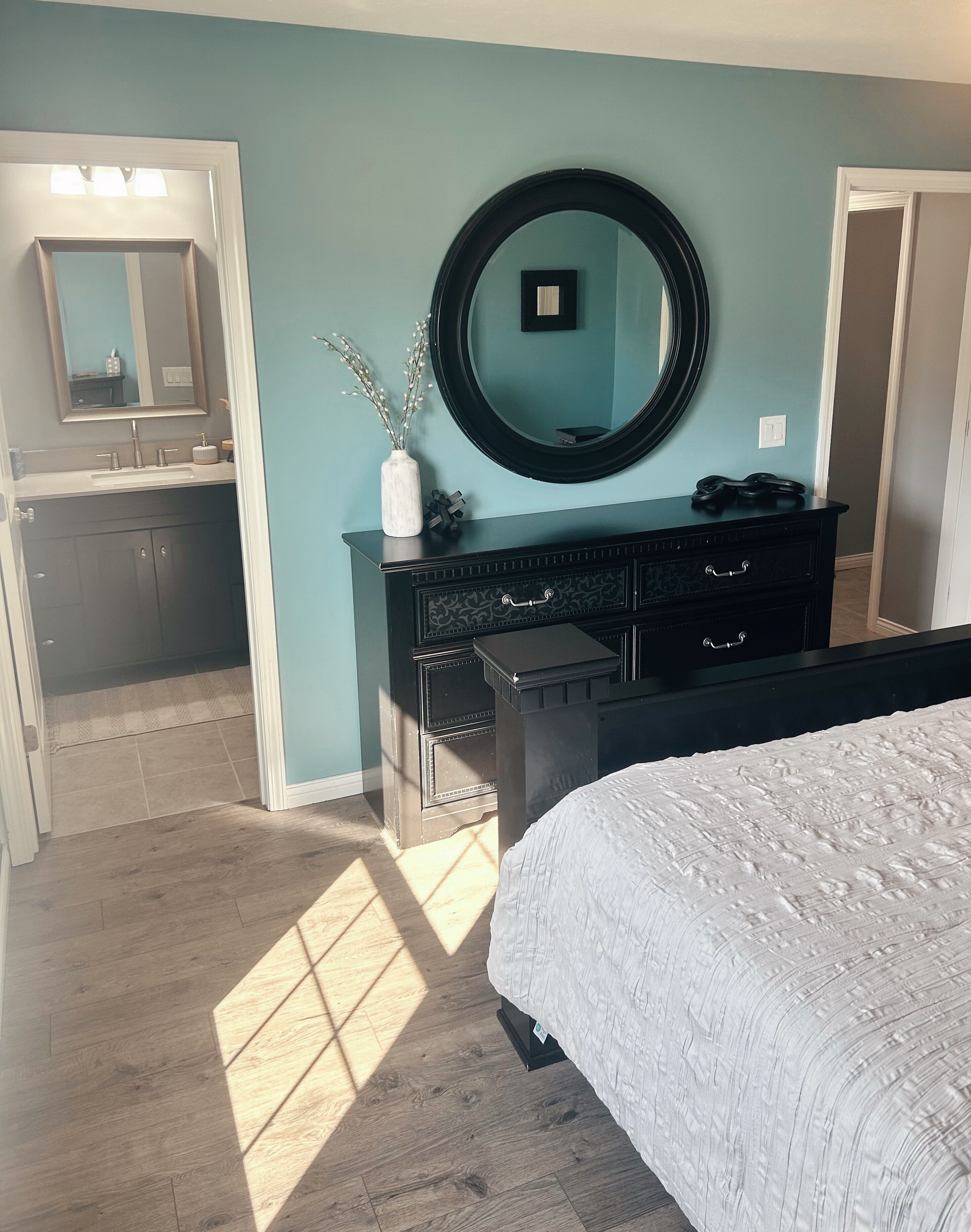 3 bedrooms, in-room safe, free WiFi, bed sheets