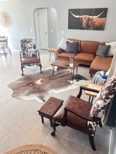 The Hanover Hideaway! Minutes from Hanover College, 5 Miles to Downtown Madison!