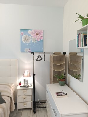 2 bedrooms, in-room safe, desk, iron/ironing board