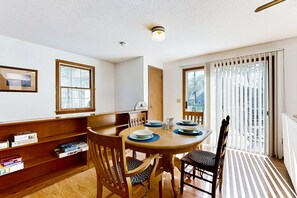 Dining - Light-filled home steps from Rail Trail - near pond, bay & ocean beaches (Eastham)