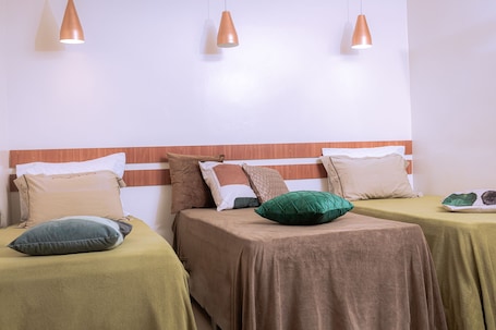Room, 3 Twin Beds, Private Bathroom | Individually decorated, laptop workspace, free WiFi, bed sheets. Hotel Danfélix