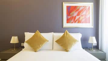Elite Apartment, 2 bedrooms (Piazza San Nazaro in Brolo 15) | 2 間臥室、高級寢具、羽絨被、客房內保險箱