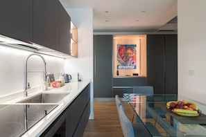 Exclusive Apartment, 2 Bedrooms, City View (Piazza San Nazaro in Brolo 15) | Private kitchen - Heart Milan Apartments - Porta Romana (Milan)