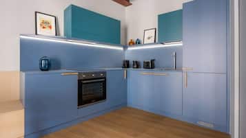 Exclusive Apartment, 2 bedrooms (Corso di Porta Romana 101) | 私人廚房 | 電冰箱、微波爐、烤箱、爐台