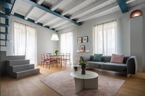 Deluxe Apartment, 2 bedrooms (Corso di Porta Romana 101) | Living area - Heart Milan Apartments - Porta Romana (Milan)