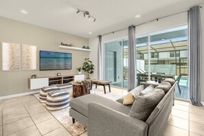 TV - 5 Bedrooms/ 4.5 Bathrooms/ Windsor Westside (2413 DS) (Kissimmee)