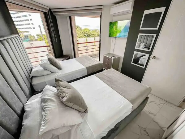 4 bedrooms, iron/ironing board, WiFi, bed sheets