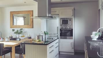 Dishwasher, cookware/dishes/utensils