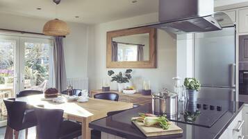 Oppvaskmaskin og kjøkkenutstyr