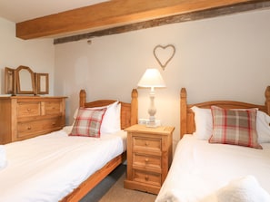2 Schlafzimmer, individuell dekoriert, individuell eingerichtet