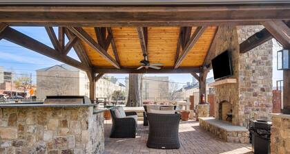 Columbia Vacation Rental - Walk to UofSC Campus!