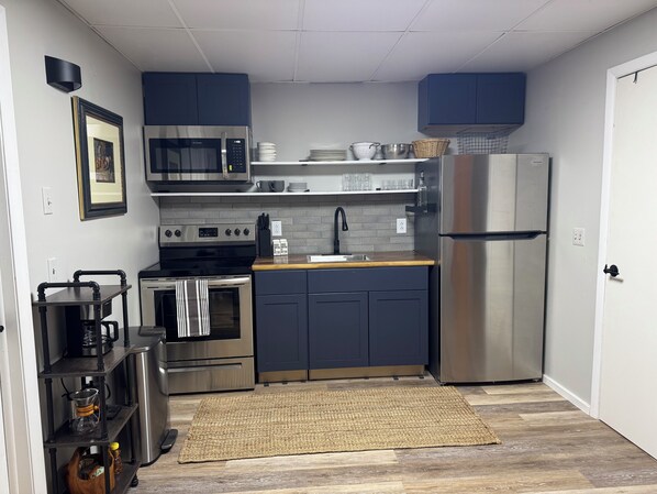 Microwave, oven, cookware/dishes/utensils