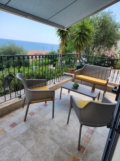 Appartement en Bord de mer sur la Commune de Miomo