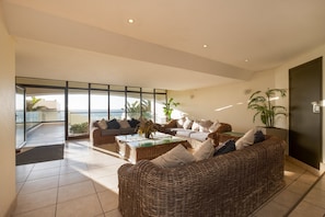 Interior - Umhlanga Beach Front Apartment (Umhlanga)