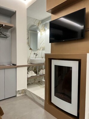 Exclusive Apartment | 1 bedroom, minibar, desk, soundproofing - Suite Elegant  (Naples)