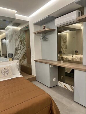 Exclusive Apartment | 1 bedroom, minibar, desk, soundproofing - Suite Elegant  (Naples)