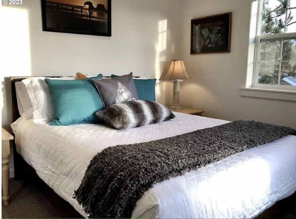 The Sand Dollar Beach House 3 min walk to the beach and Pet Friendly! Tillamook County Vrbo