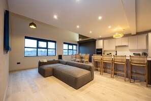 Apartment | 3 bedrooms, iron/ironing board, Internet - Atisuto Residence by Casacity (Manchester)