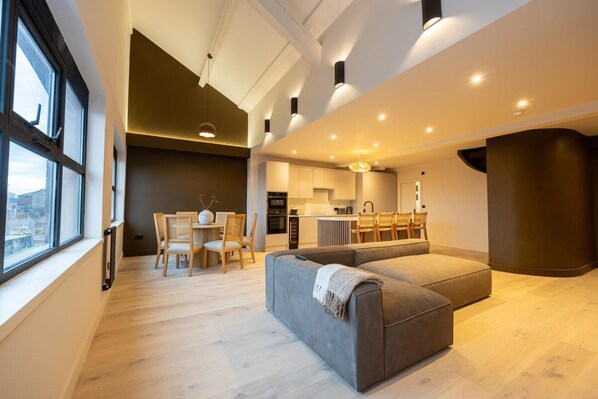 Apartment | 3 bedrooms, iron/ironing board, Internet - Atisuto Residence by Casacity (Manchester)