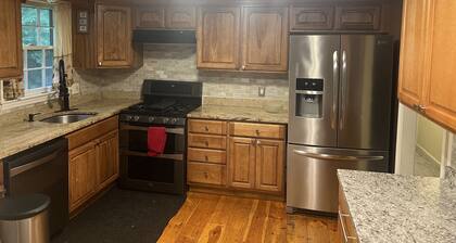 3 Bedroom Apartment next to the Commuter Rail