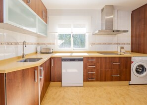Frigorifero, microonde, forno, lavastoviglie