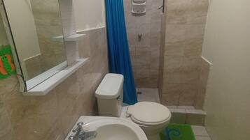 Poreamme, hiustenkuivaaja, pyyhkeet, saippua