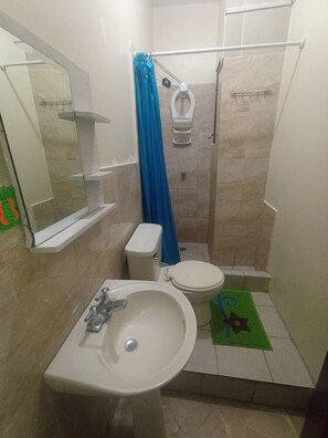 Boblebad, hårføner, håndklær og såpe