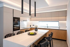 Microwave, dishwasher, coffee/tea maker - Villa Solaris Evelia by Villa Plus (Ialysos)