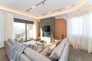 Smart TV - Villa Solaris Evelia by Villa Plus (Ialysos)