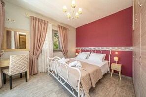 4 chambres, fer et planche à repasser, accès au Wi-Fi (inclus)