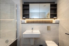 Casa, con acceso para personas discapacitadas | 1 habitación, tabla de planchar con plancha y internet