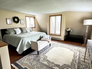 4 bedrooms, desk, iron/ironing board, WiFi