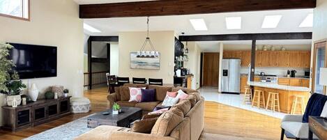 Télévision, cheminée