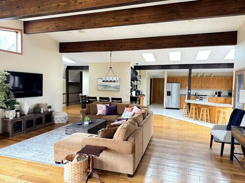 A+ Country Getaway | Rooftop Deck | Pet Friendly