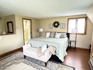 4 slaapkamers, een bureau, een strijkplank/strijkijzer, wifi