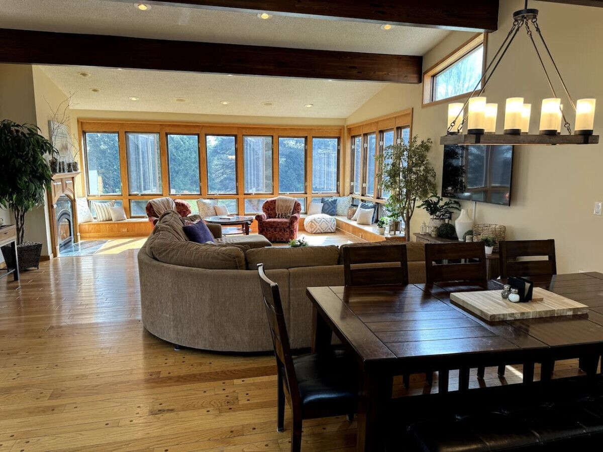 Televisión y chimenea 