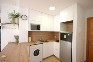 Fridge, microwave, coffee/tea maker, electric kettle - 73 - Apartamento Calima (Tarifa)
