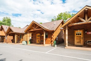 Exterior - Mountainside Cabin 43-Dog Friendly (McHenry)