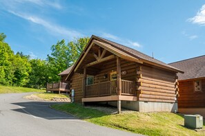 Exterior - Mountainside Cabin 47-Hot Tub, Dog Friendly (McHenry)